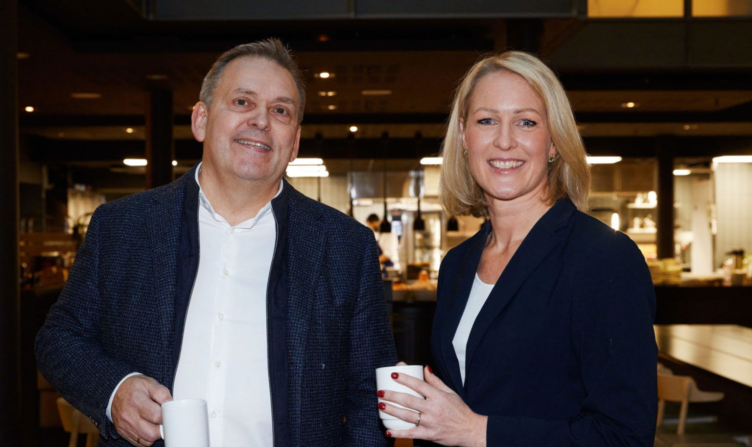 Bilde av to personer