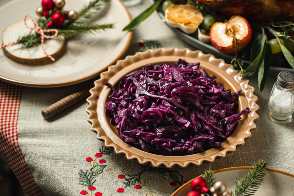 Rødkål på juledekket bord